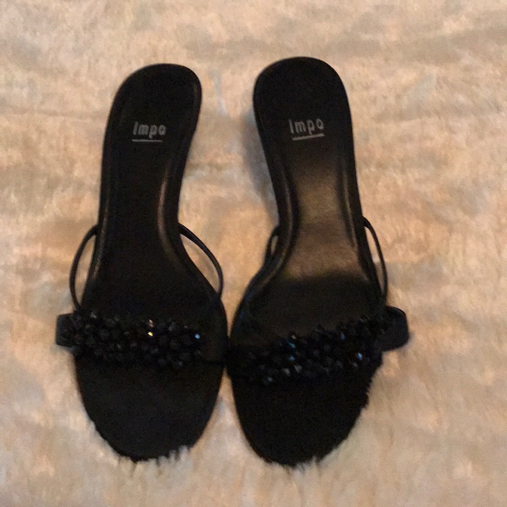 Women’s dress slides.